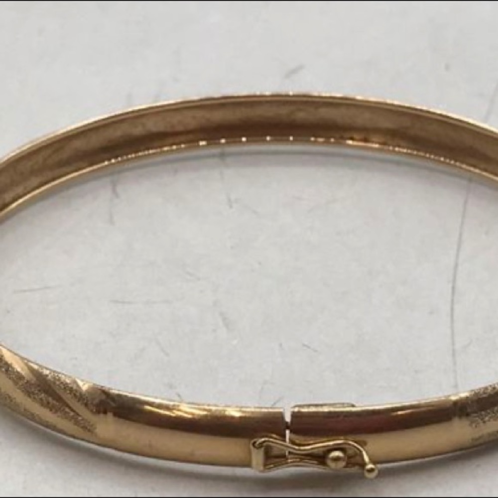 10K Vintage 7mm Diamond-Cut Flexible Bangle - Picture 2 of 7